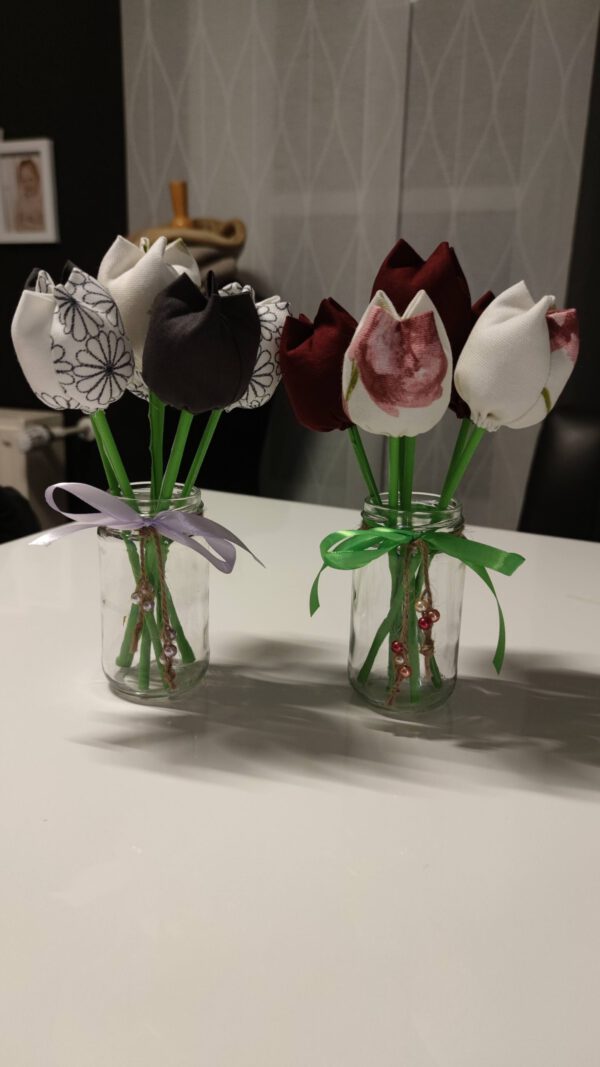Dekoglas mit Tulpen