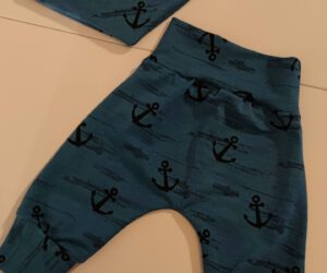 Newborn-Pumphose und Halstuch für Babys