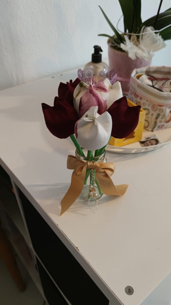 Dekoglas mit Tulpen