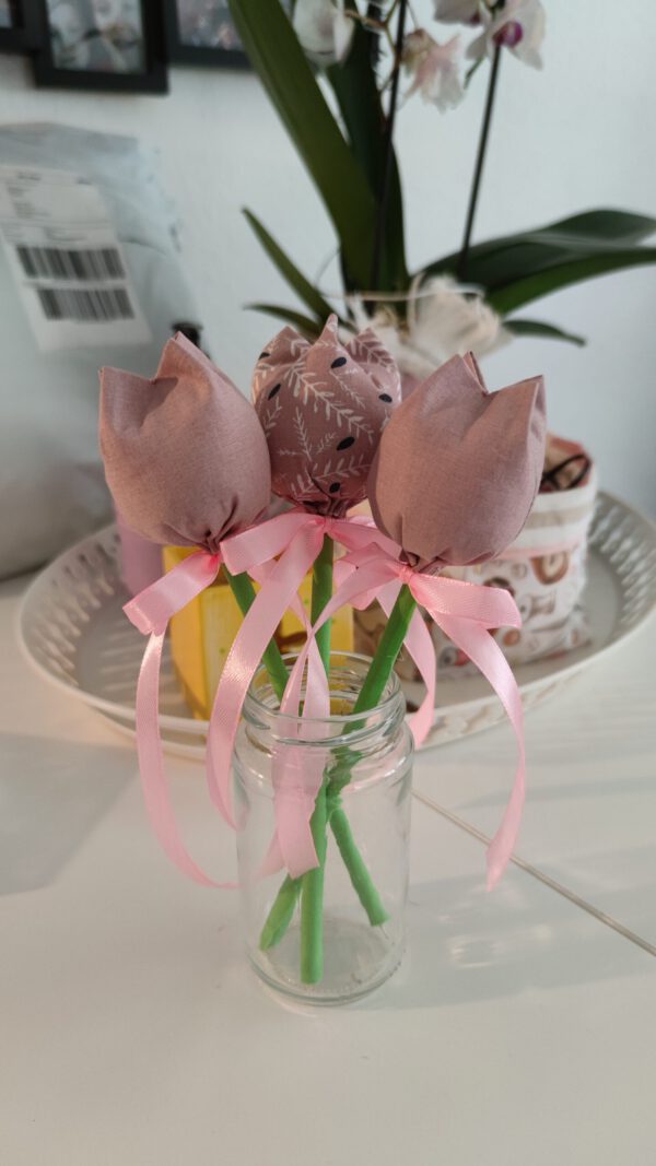 Tulpen mit Schleifen