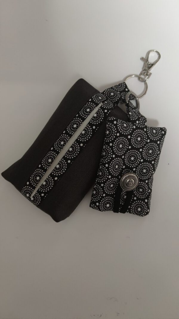 Erkältungsanhänger mit Taschentüchertasche und Desinfektionsmitteltasche
