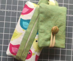 Erkältungsanhänger mit Taschentüchertasche und Desifektionsmitteltasche