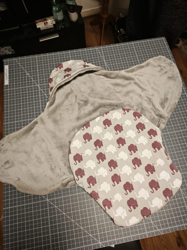 Einschlagdecke für Babyschale offen