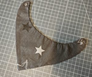 Halstuch für Babys geöffnet