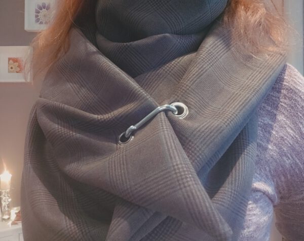 Verschluss vom Halstuch mit Karabiner