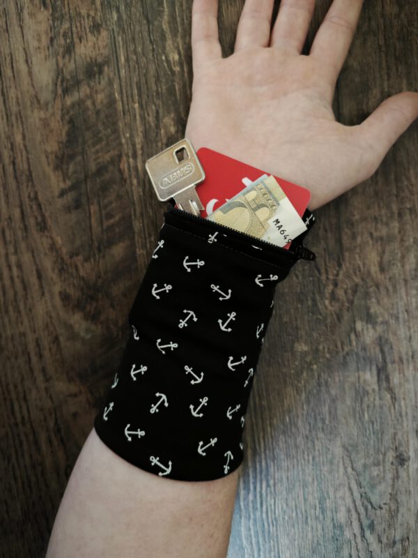Handgelenktasche groß mit Inhalt