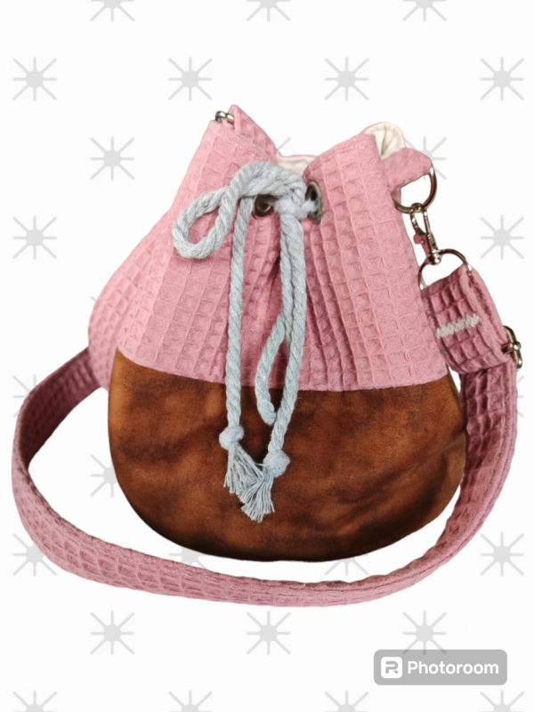 Bucket Bag geschlossen Stehend