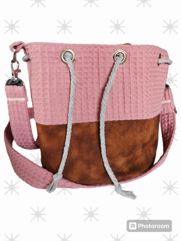 Bucket Bag geöffnet Stehend