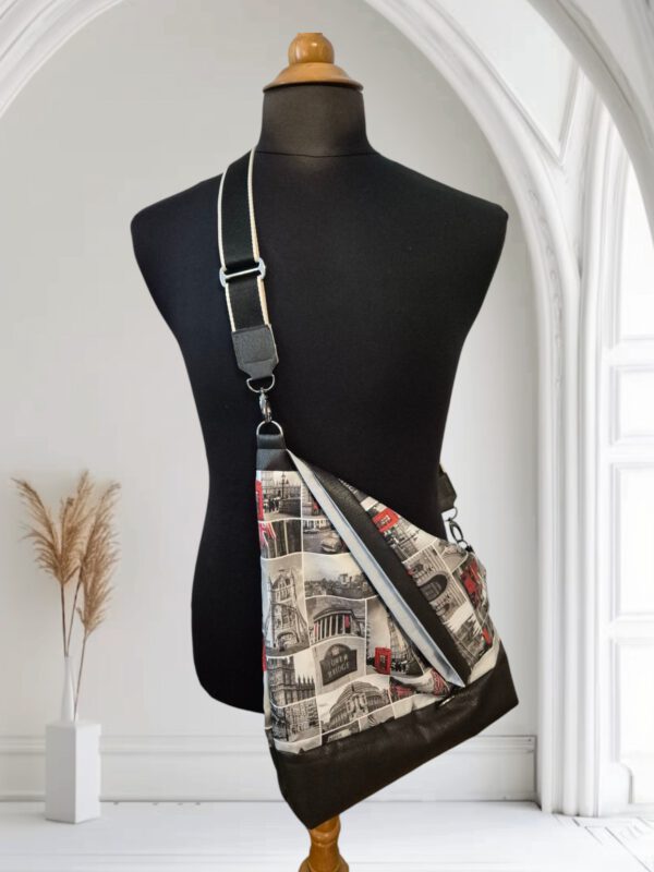Tasche "FlapOver" hängend Seitenansicht